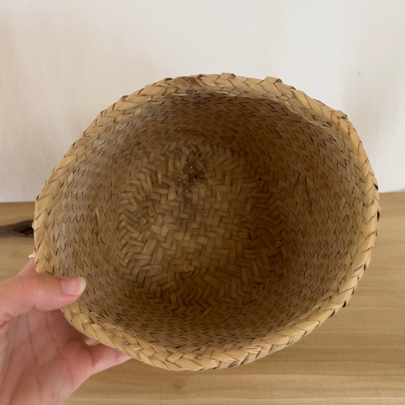 SOLD Vintage Oaxacan Woven Palm Storage Basket - Picture 6 of 7